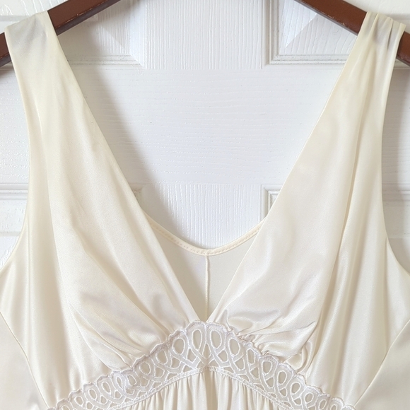 Vanity Fair 70's Vintage Silky V-neck Sleeveless Midi Slip Dress Ivory 32 Medium - Picture 3 of 13